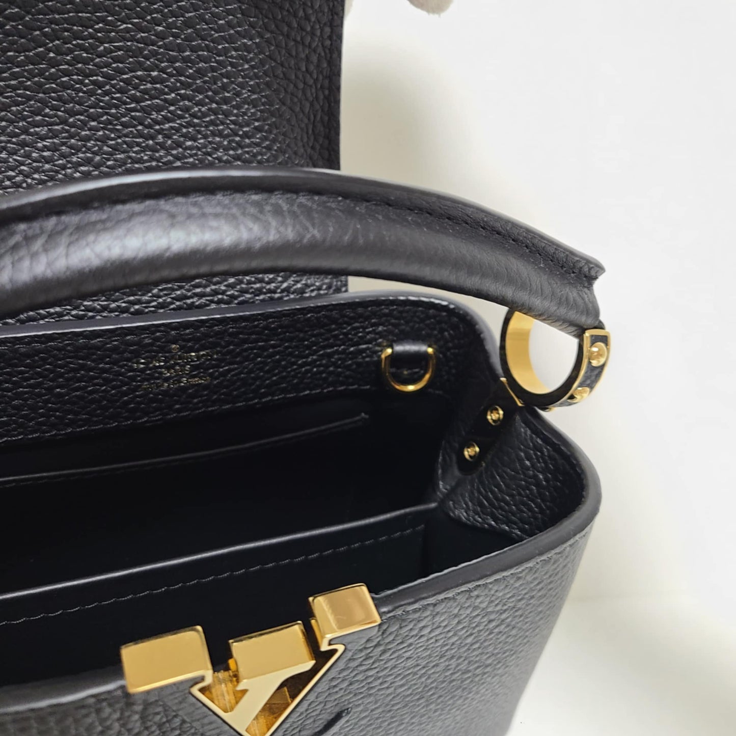 Louis Vuitton Mini Capucines in black Taurillon Leather