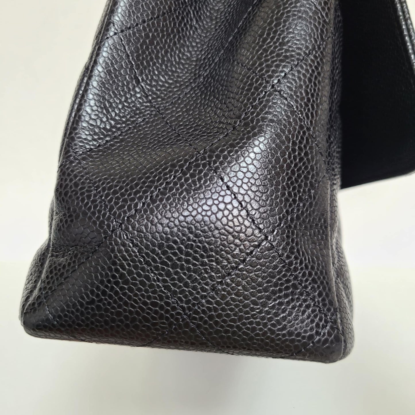 CHANEL Classic Single Flap 30 cm – Caviar Leather