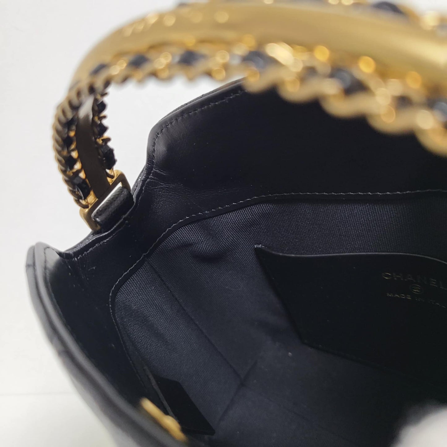 Chanel CLUTCH WITH CHAIN Grained Shiny Caviar & Gold-Tone Metal Black 2024-2025 fall-winter pre collection